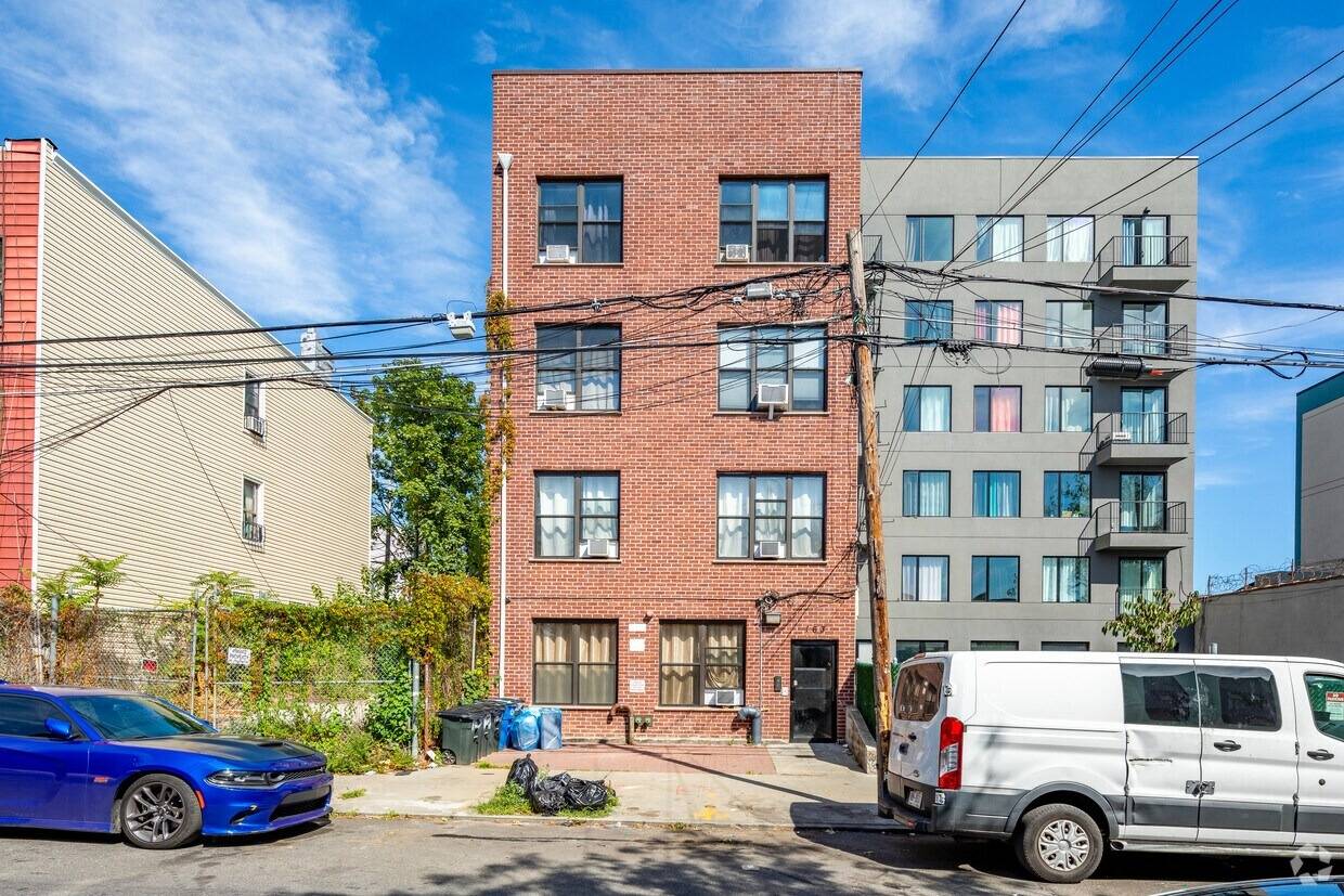 163 Veronica Pl