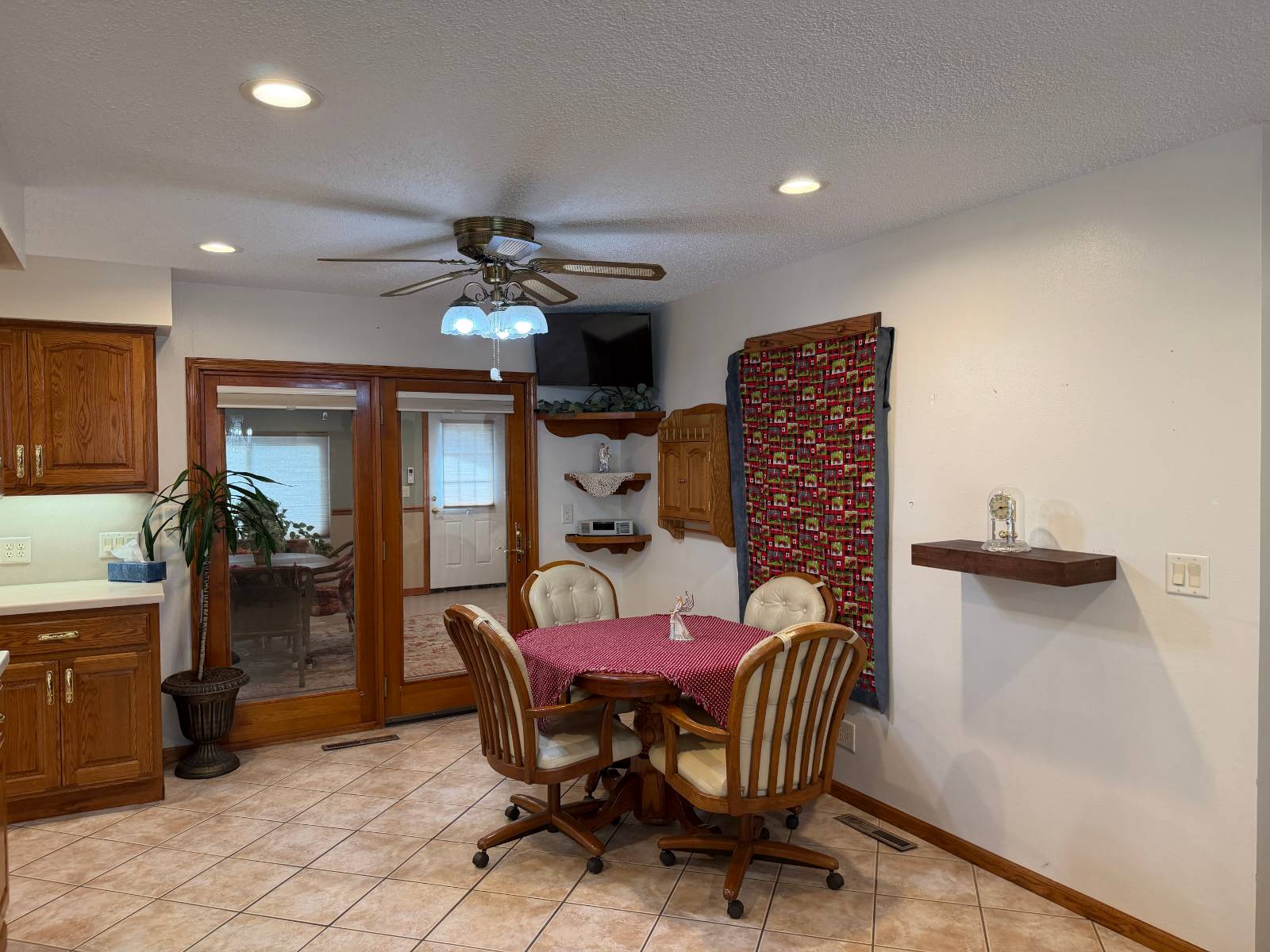 Photo 10 of 51 of home listing at 736 N H, Broken Bow, NE 68822