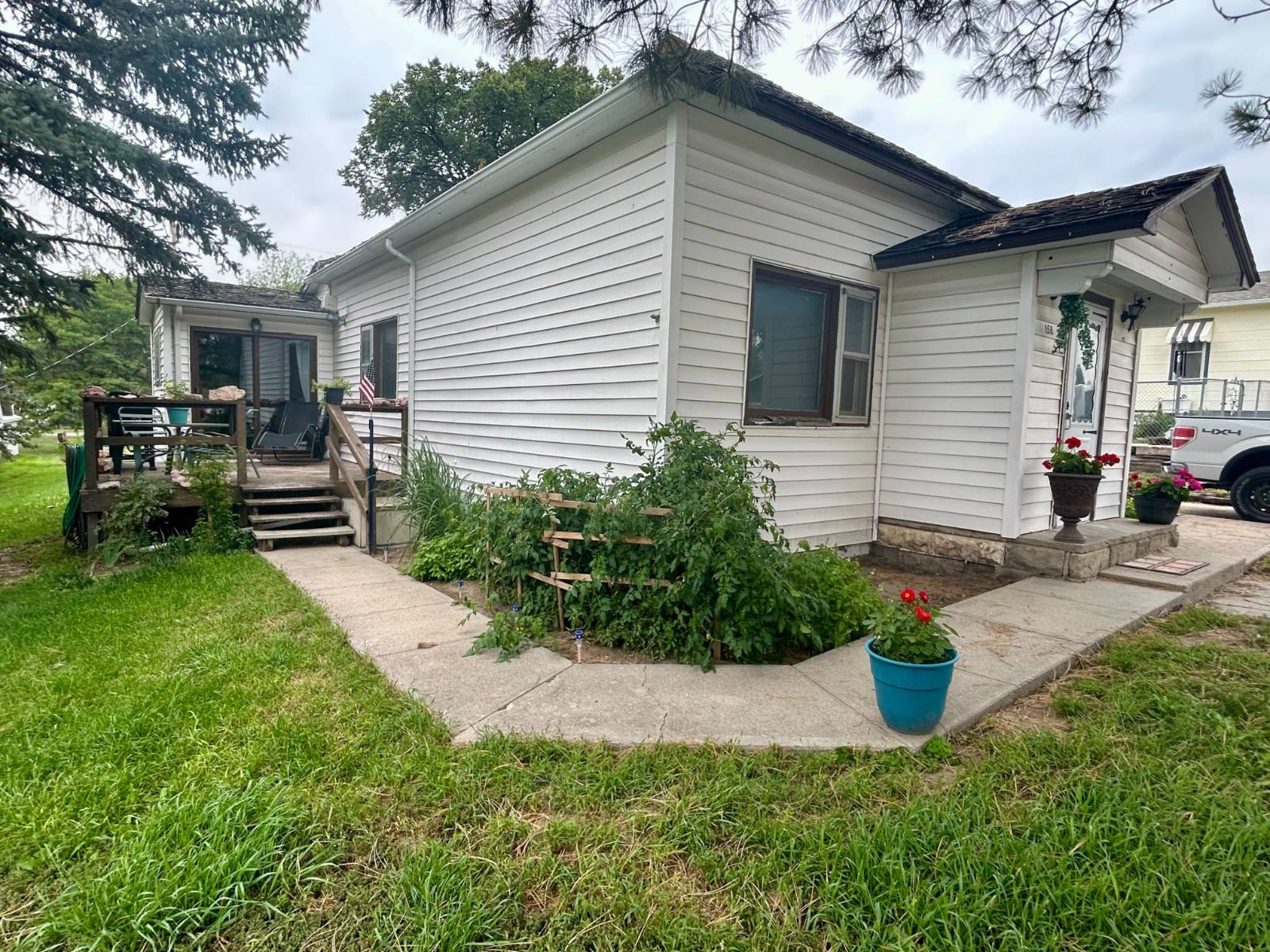 Photo 2 of 12 of home listing at 158 Maverick, Gordon, NE 69343