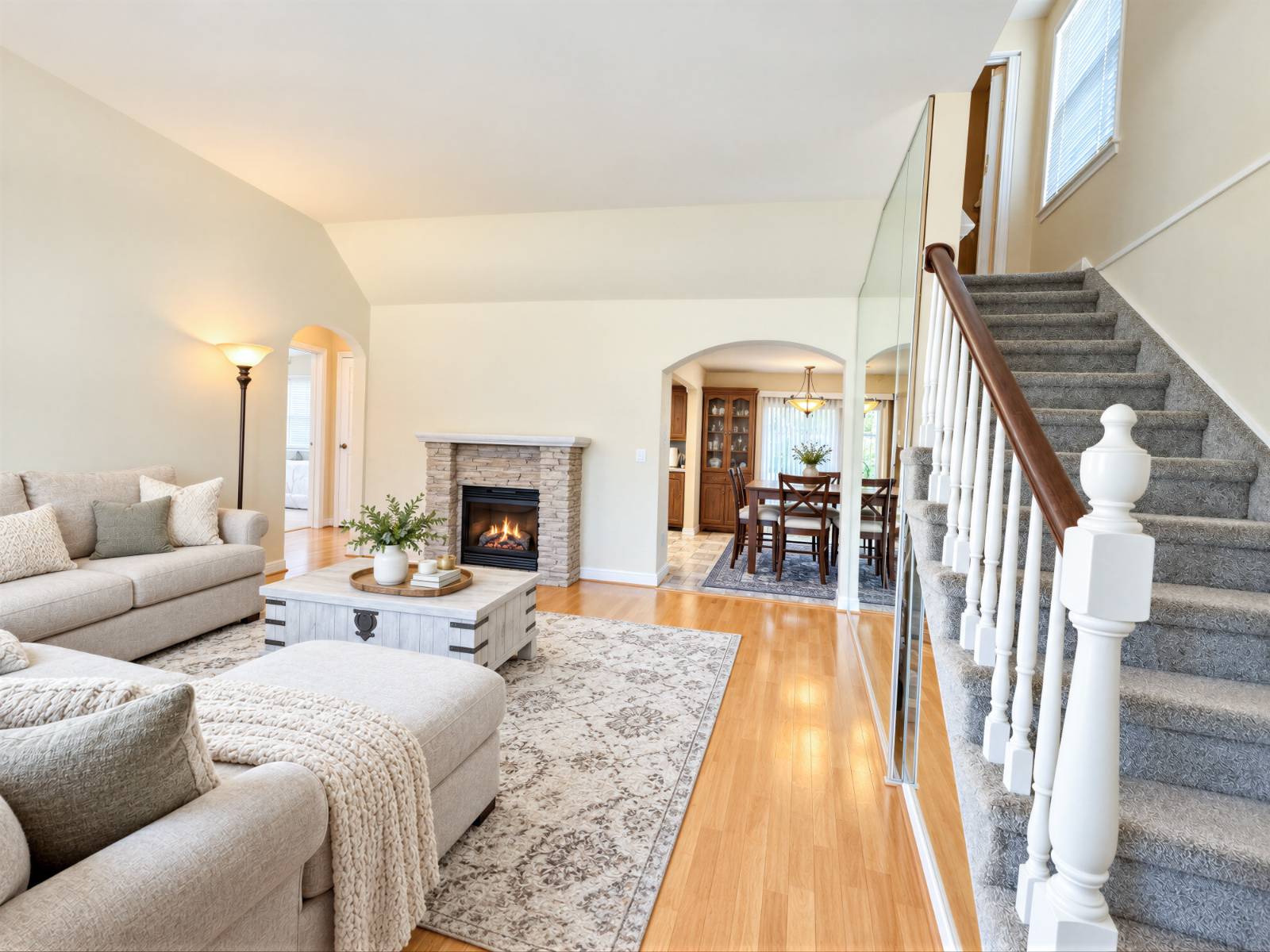 4 Firethorne Ln