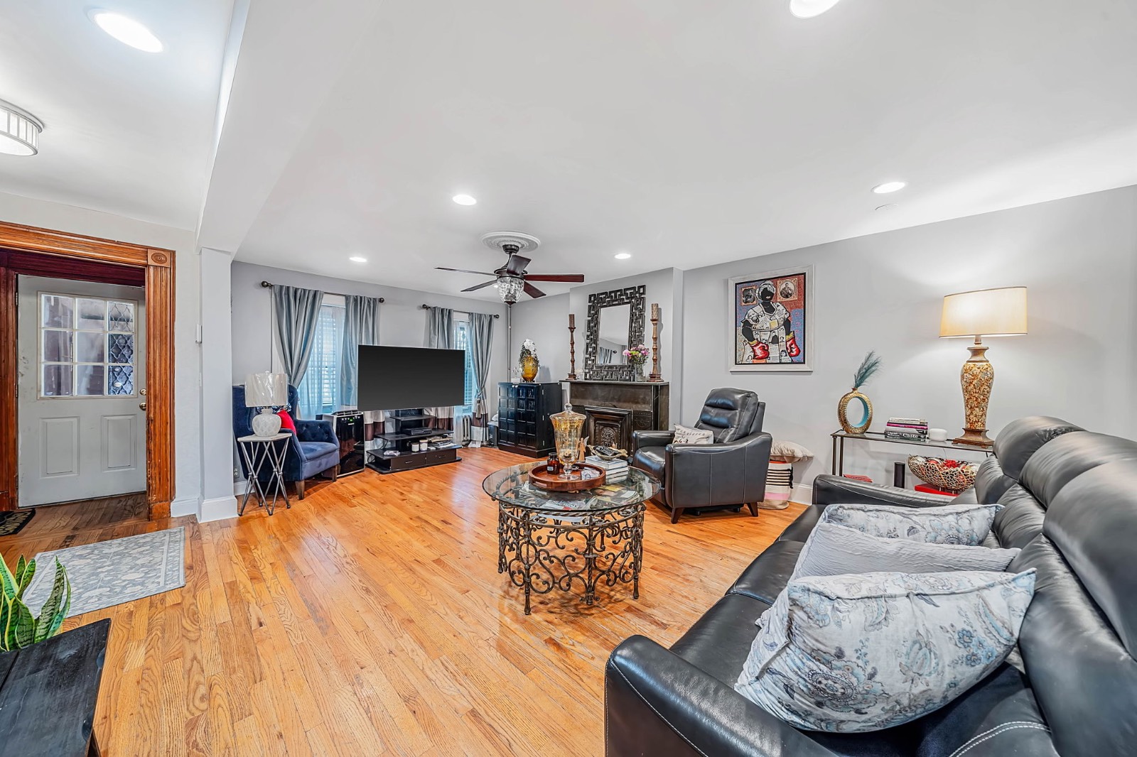 885A Putnam Ave
