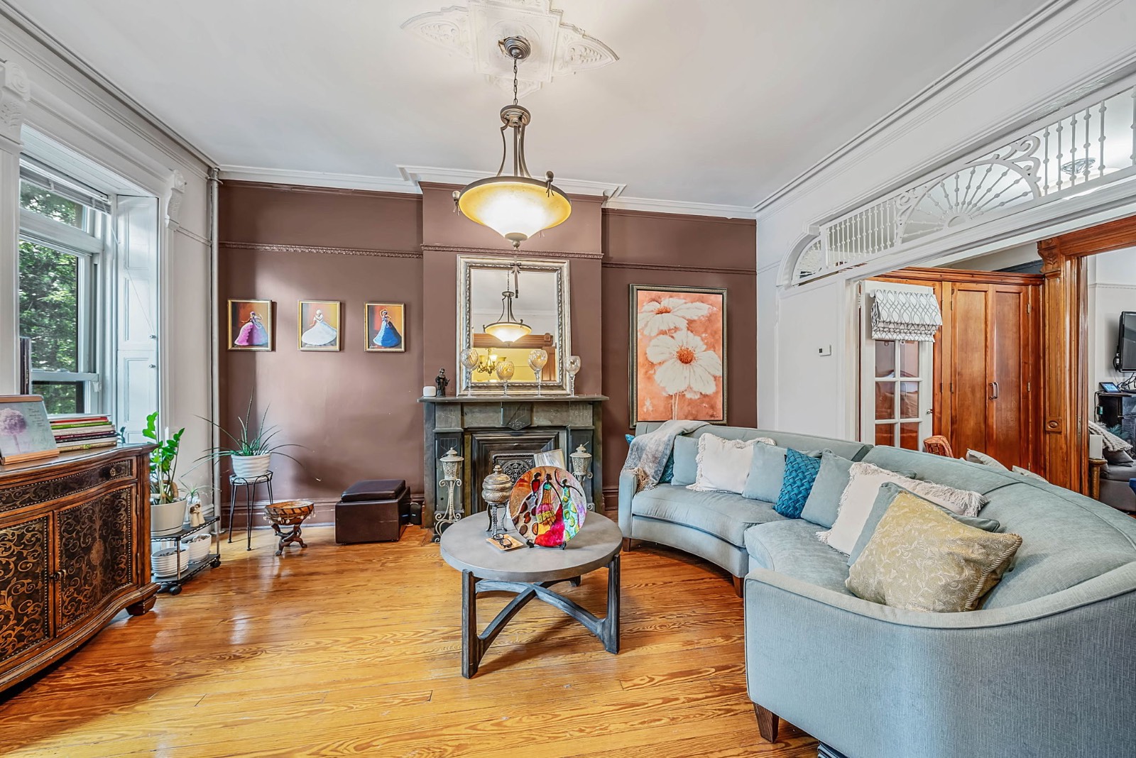 885A Putnam Ave