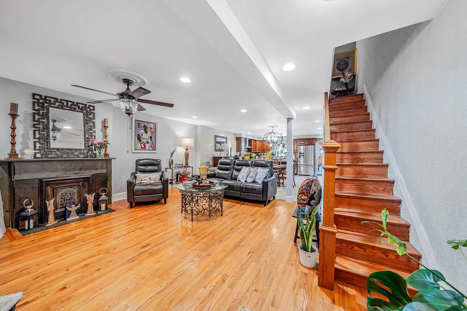 885A Putnam Ave