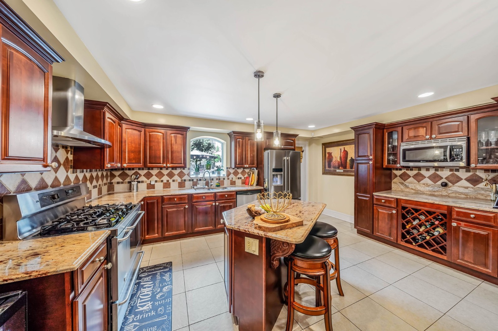 885A Putnam Ave