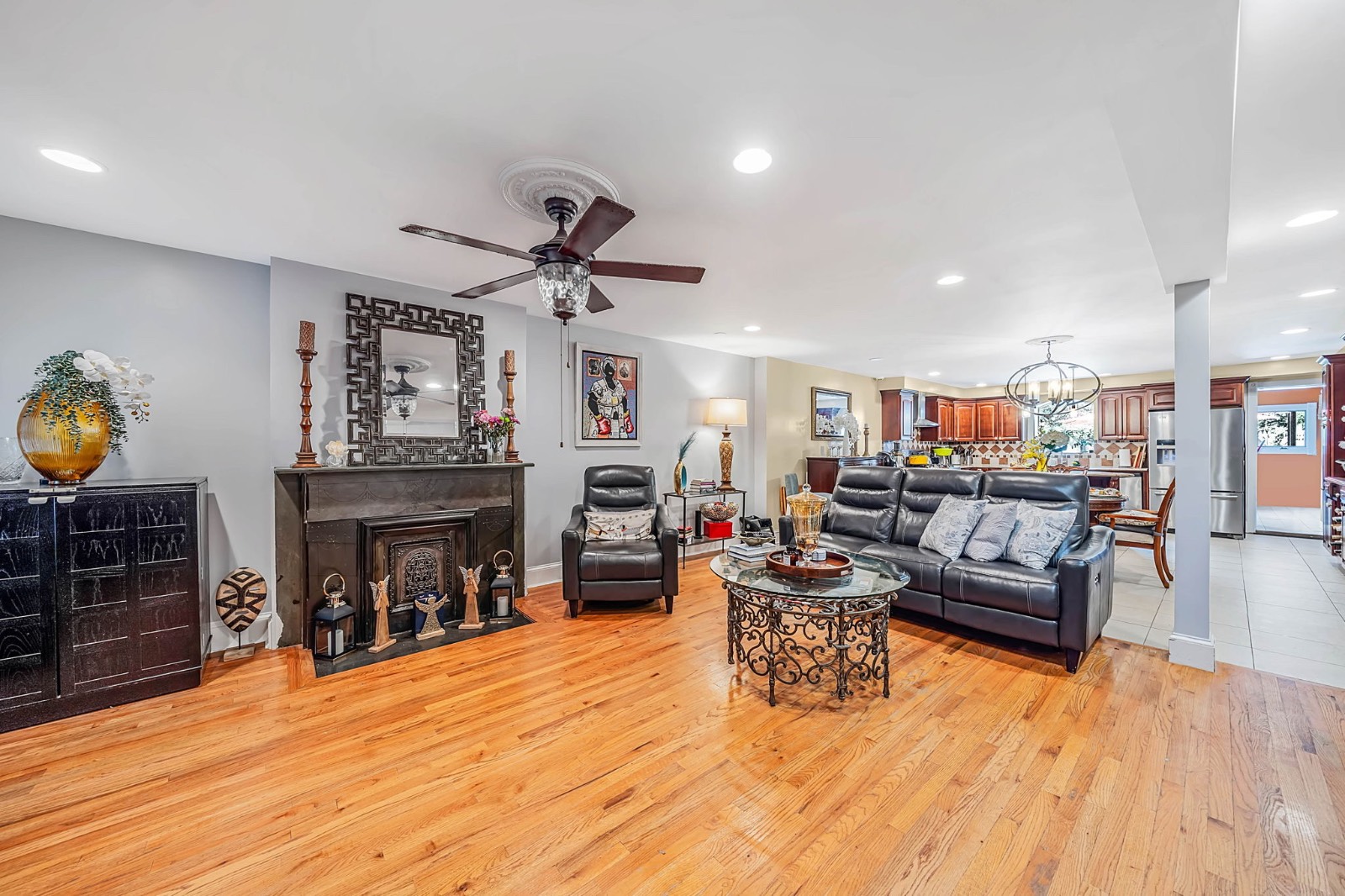 885A Putnam Ave
