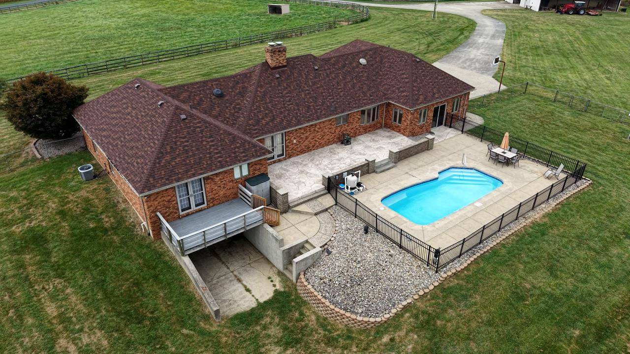 645 Thoroughbred Ln