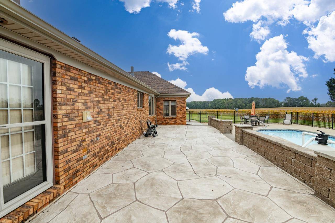 645 Thoroughbred Ln