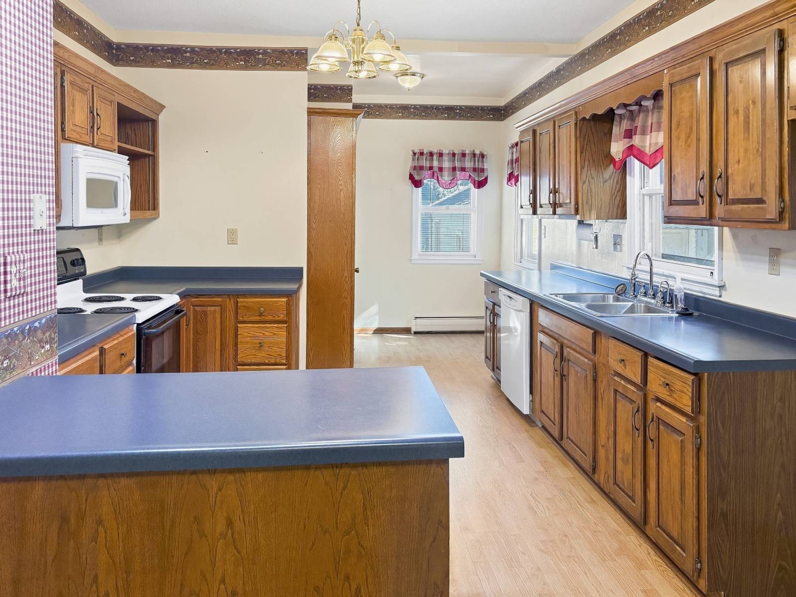 Photo 4 of 21 of home listing at 927 S 2nd street, Albion, NE 68620