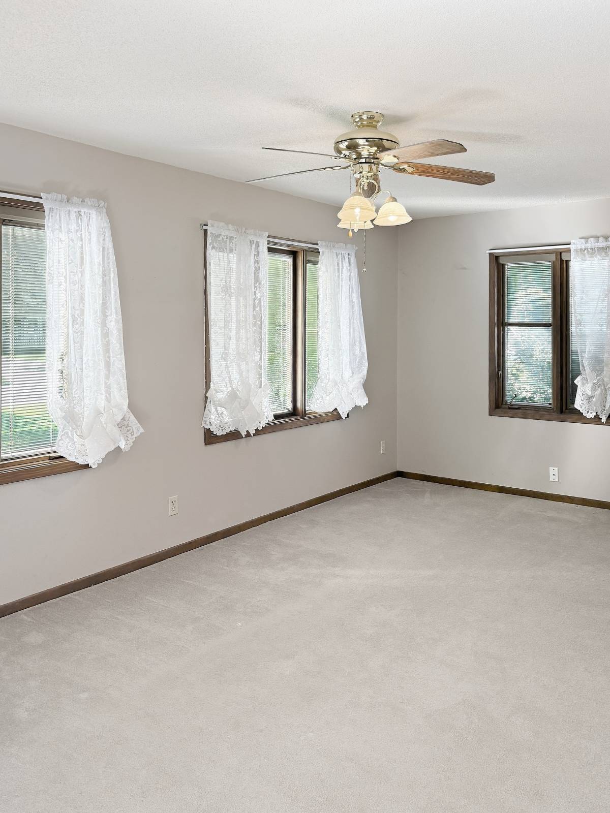 Photo 2 of 21 of home listing at 927 S 2nd street, Albion, NE 68620
