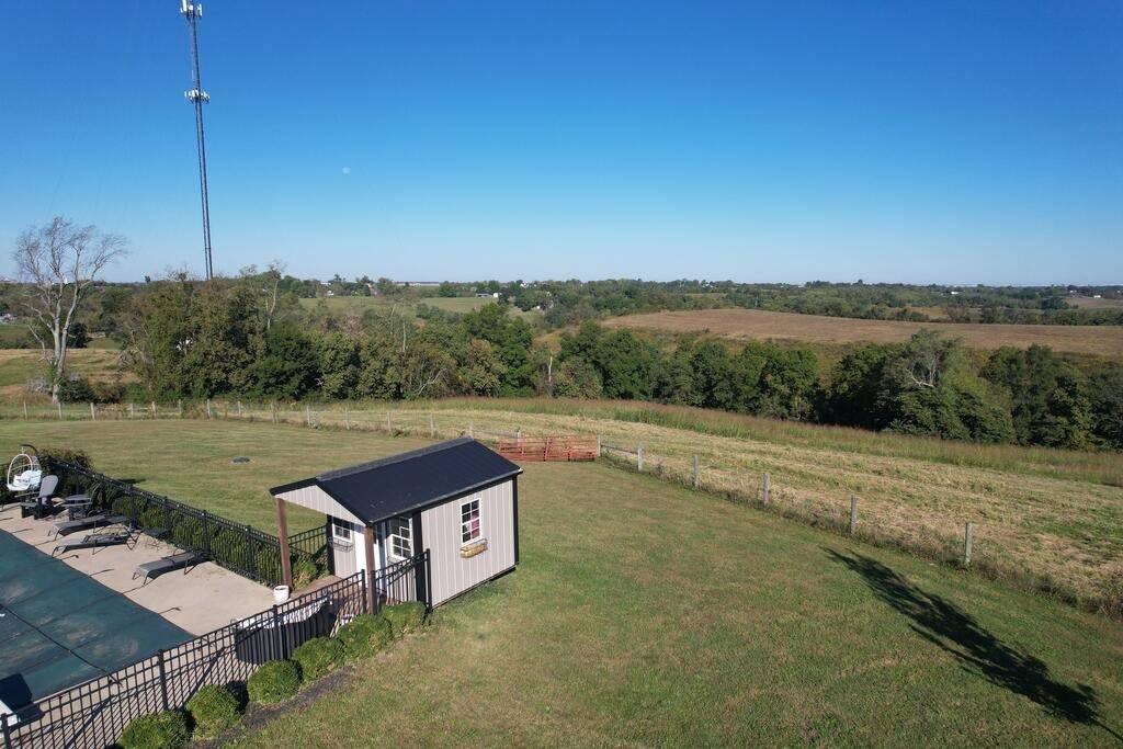 273 South Bluegrass Rd
