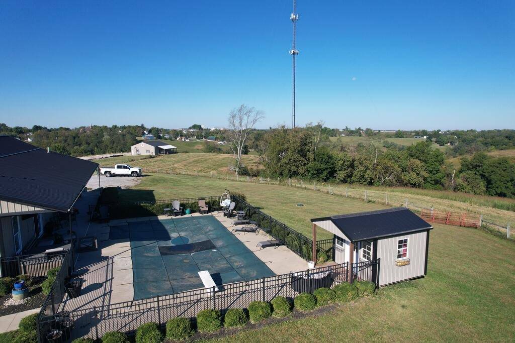 273 South Bluegrass Rd