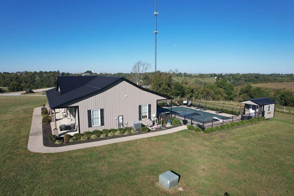 273 South Bluegrass Rd