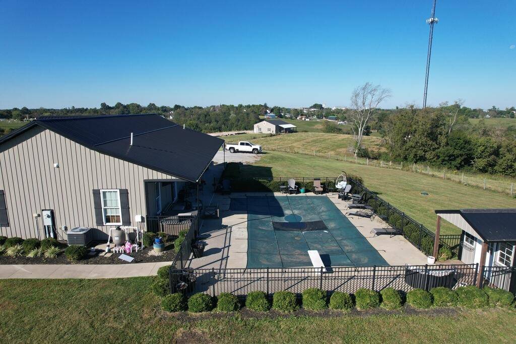 273 South Bluegrass Rd