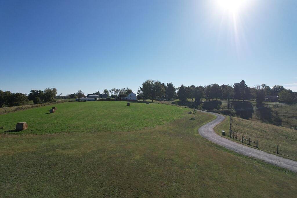 273 South Bluegrass Rd