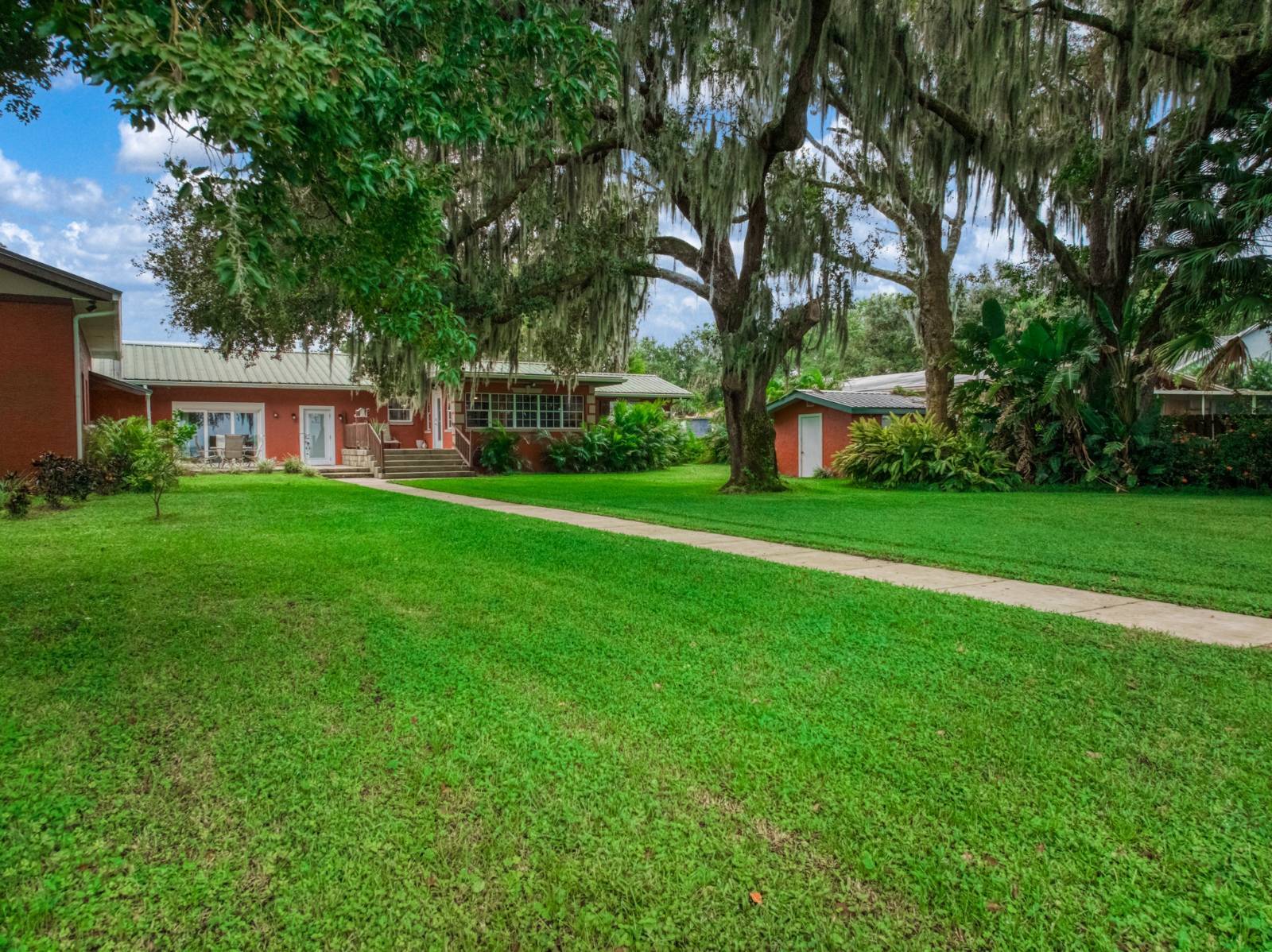 1209 Lakeview Dr, Sebring, FL 33870