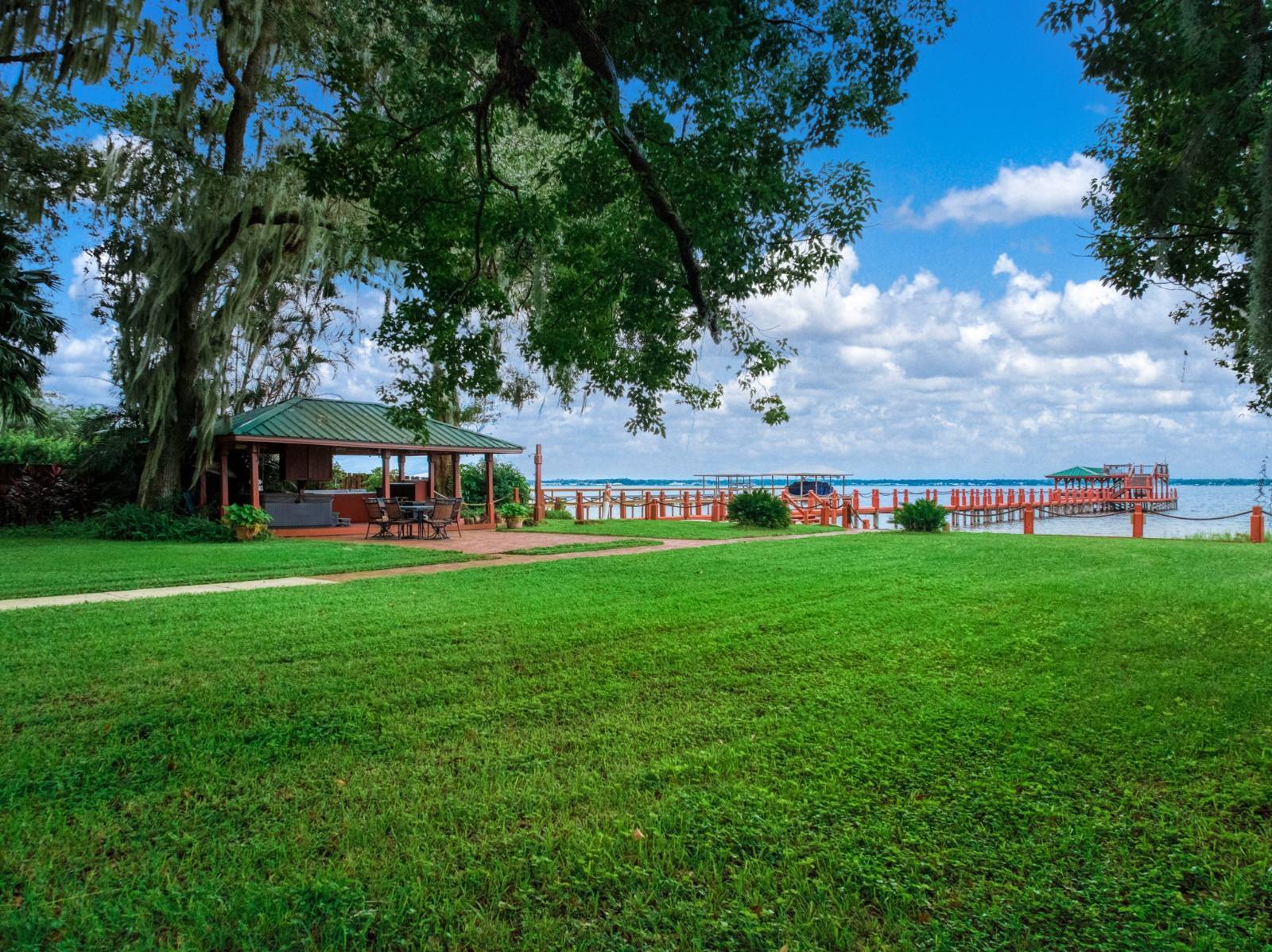 1209 Lakeview Dr, Sebring, FL 33870
