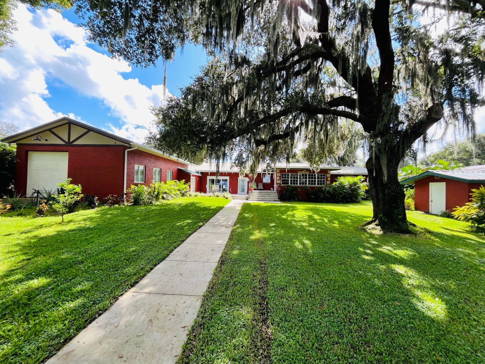 1209 Lakeview Dr, Sebring, FL 33870