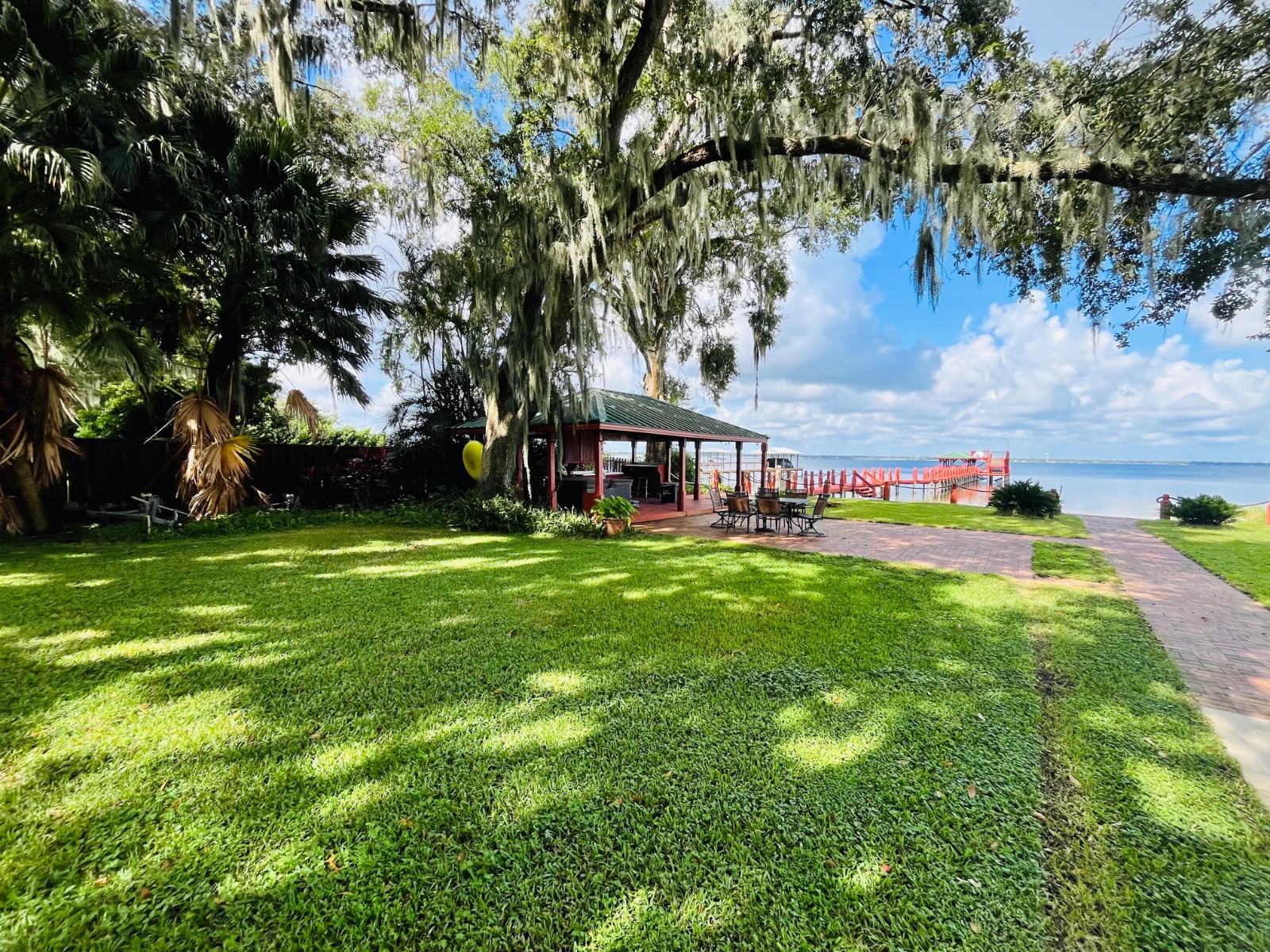 1209 Lakeview Dr, Sebring, FL 33870