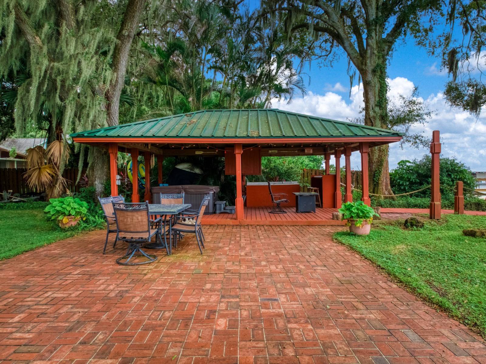 1209 Lakeview Dr, Sebring, FL 33870