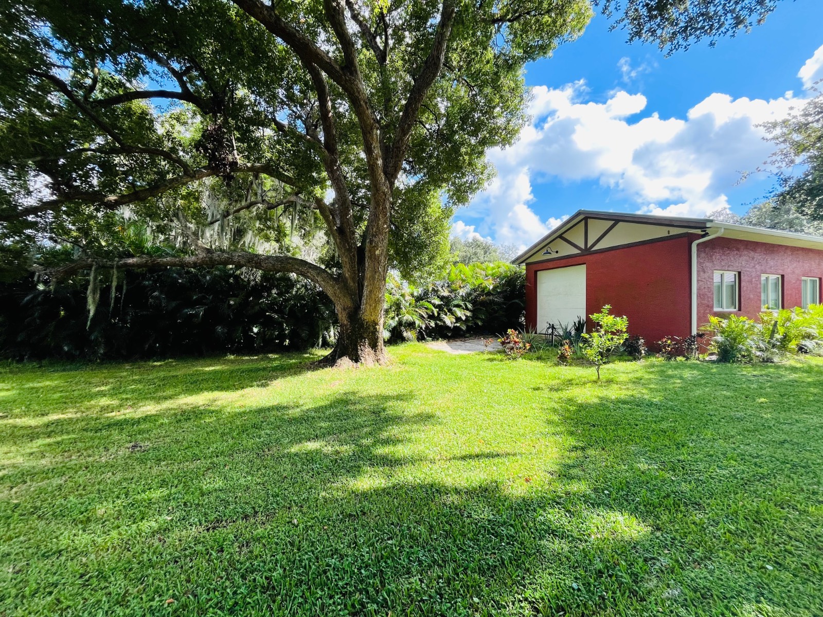 1209 Lakeview Dr, Sebring, FL 33870