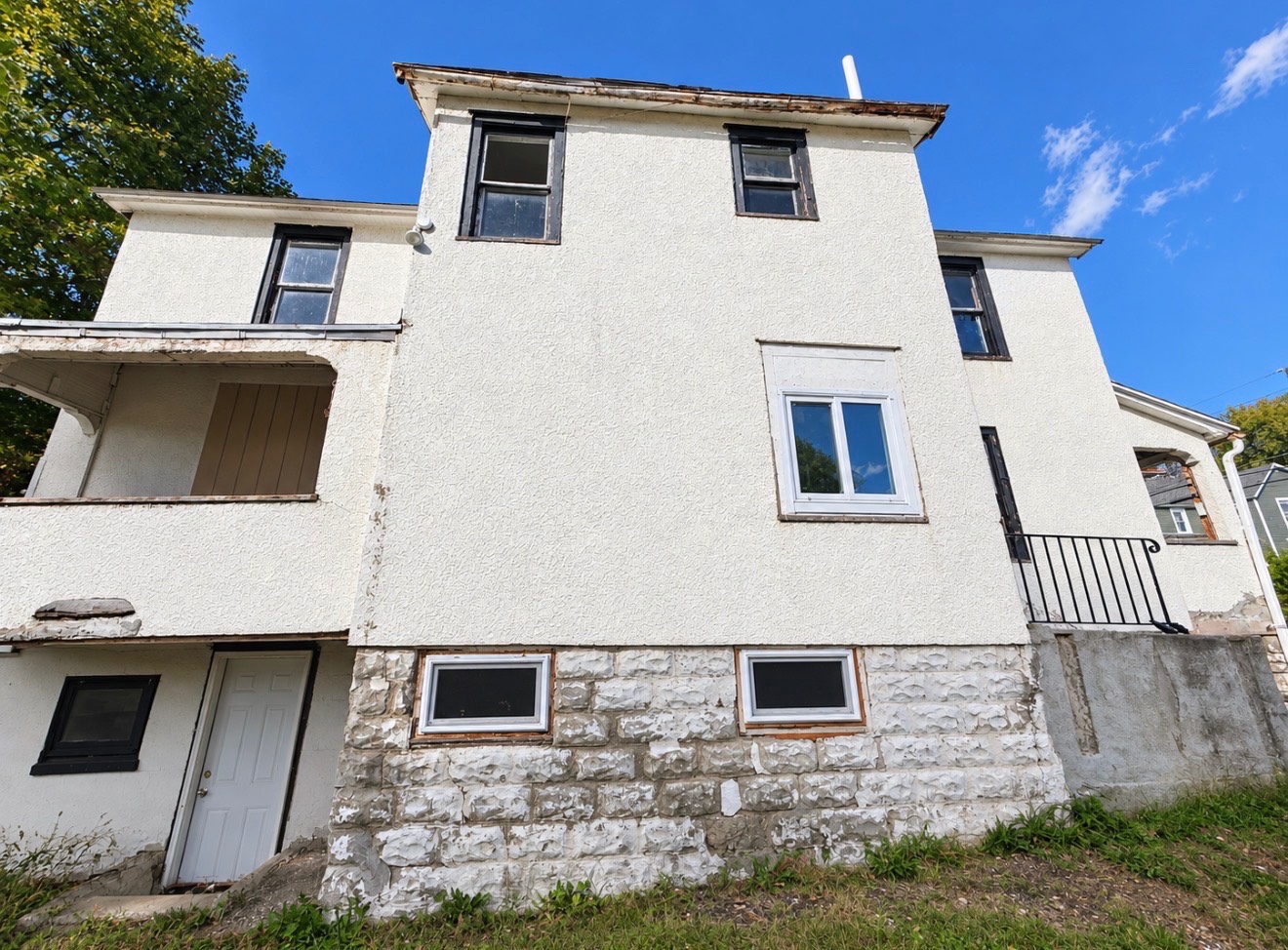105 Oak Hill Ave