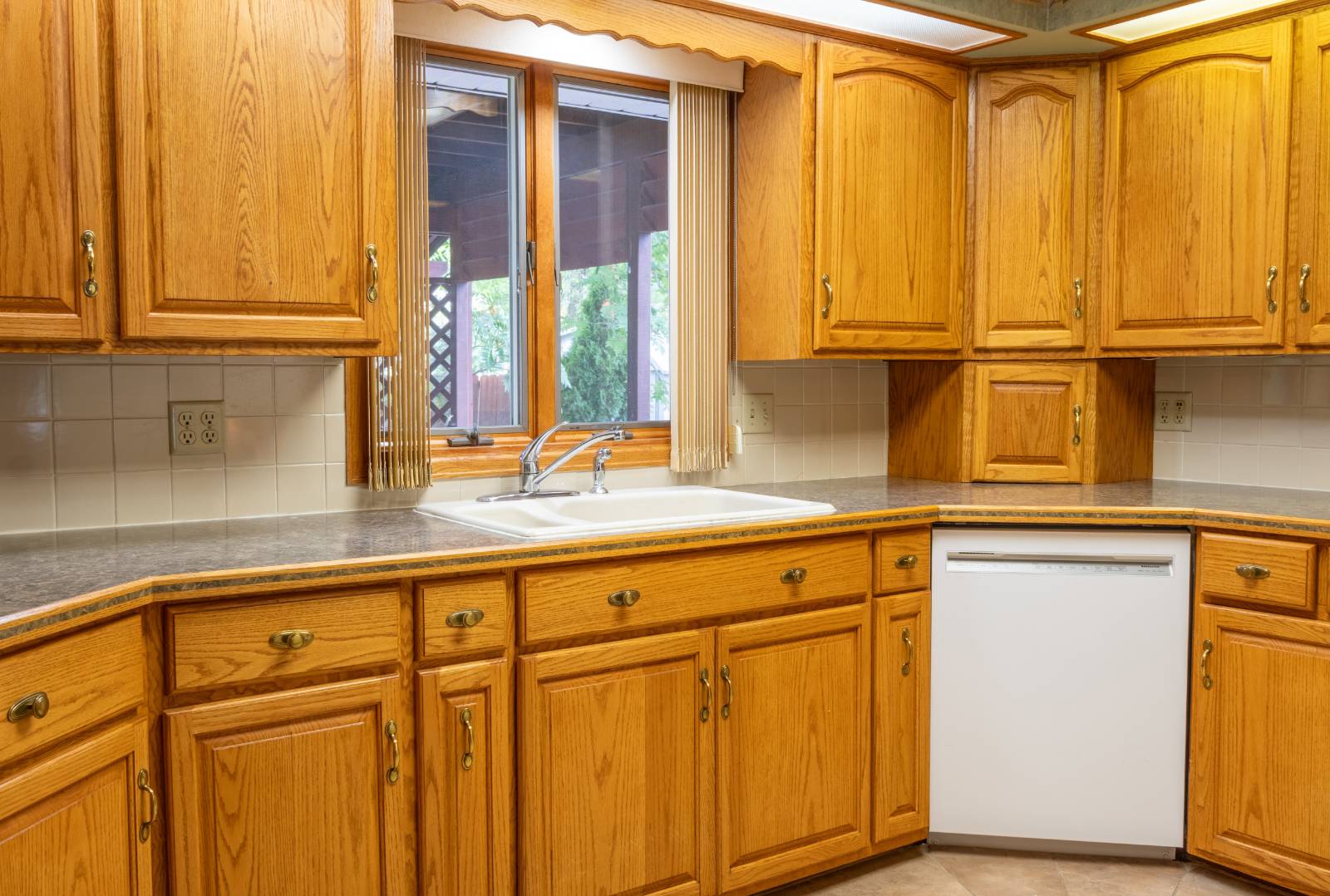 Photo 16 of 60 of home listing at 1428 Emerson, Alliance, NE 69301