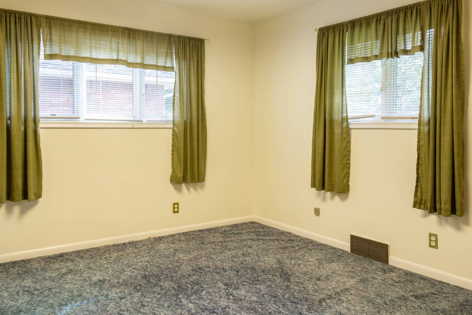 Photo 50 of 60 of home listing at 1428 Emerson, Alliance, NE 69301