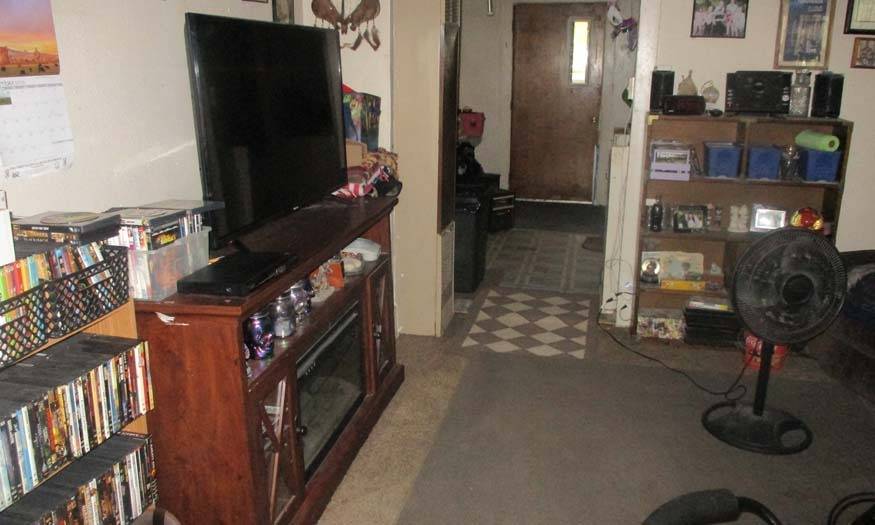 Photo 5 of 9 of home listing at 109 N Pine, Gordon, NE 69343