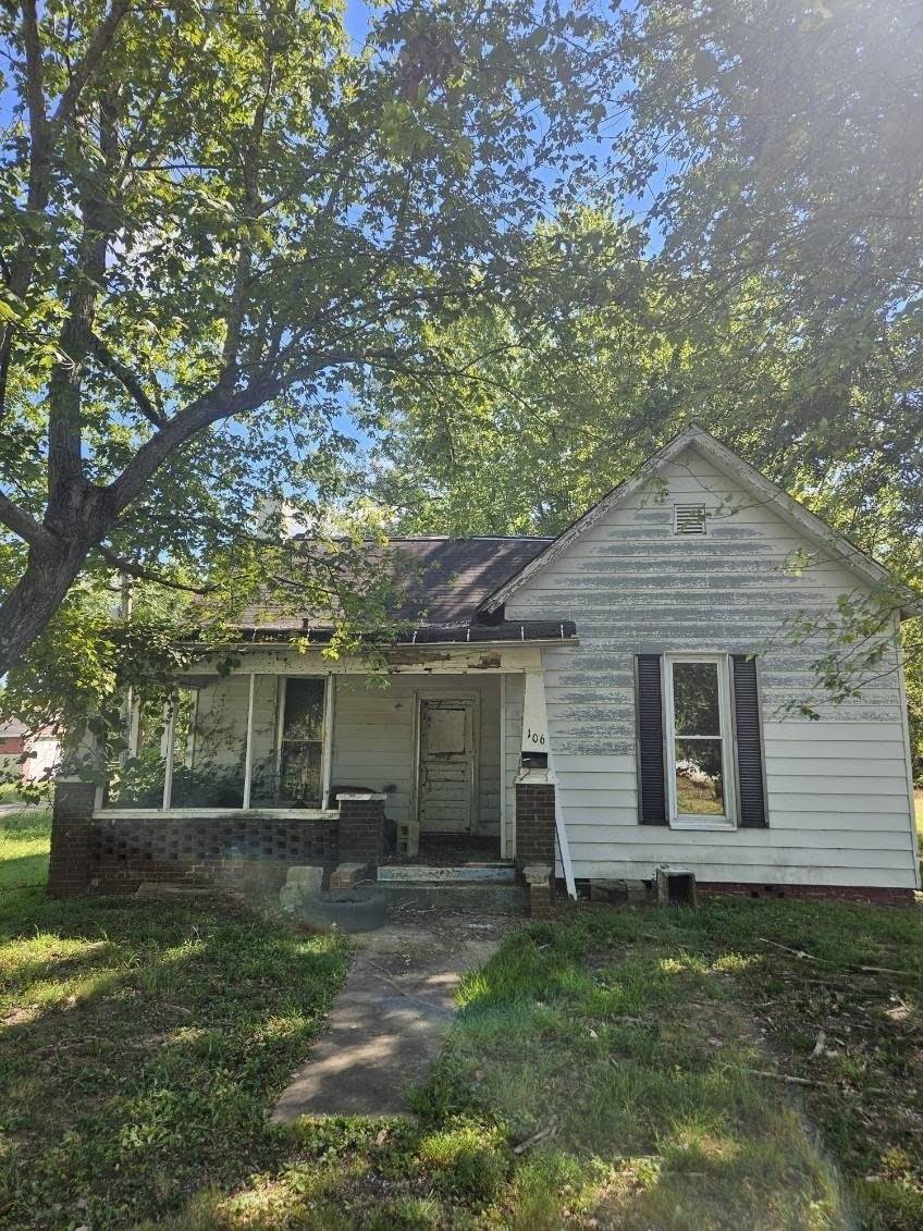106 W Boyle Ave.