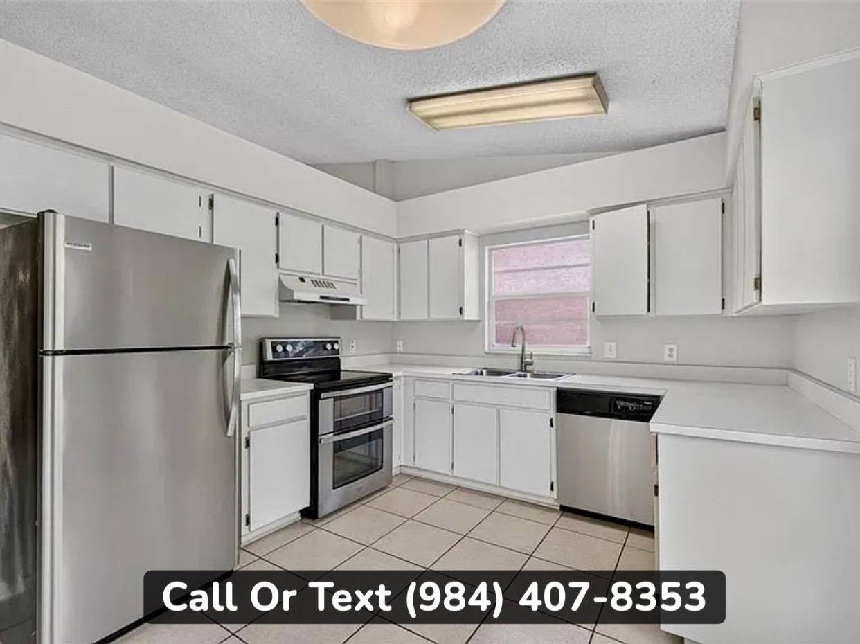 1004 Hardwood Dr, Valrico, FL 33596