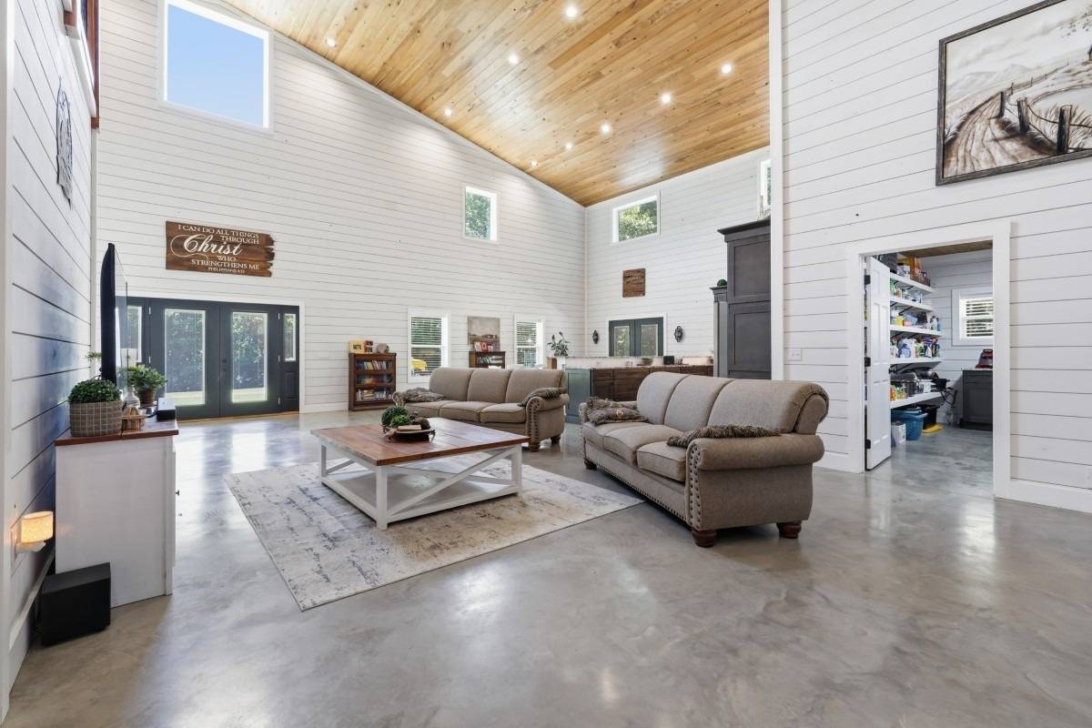 5279 State Line Road East