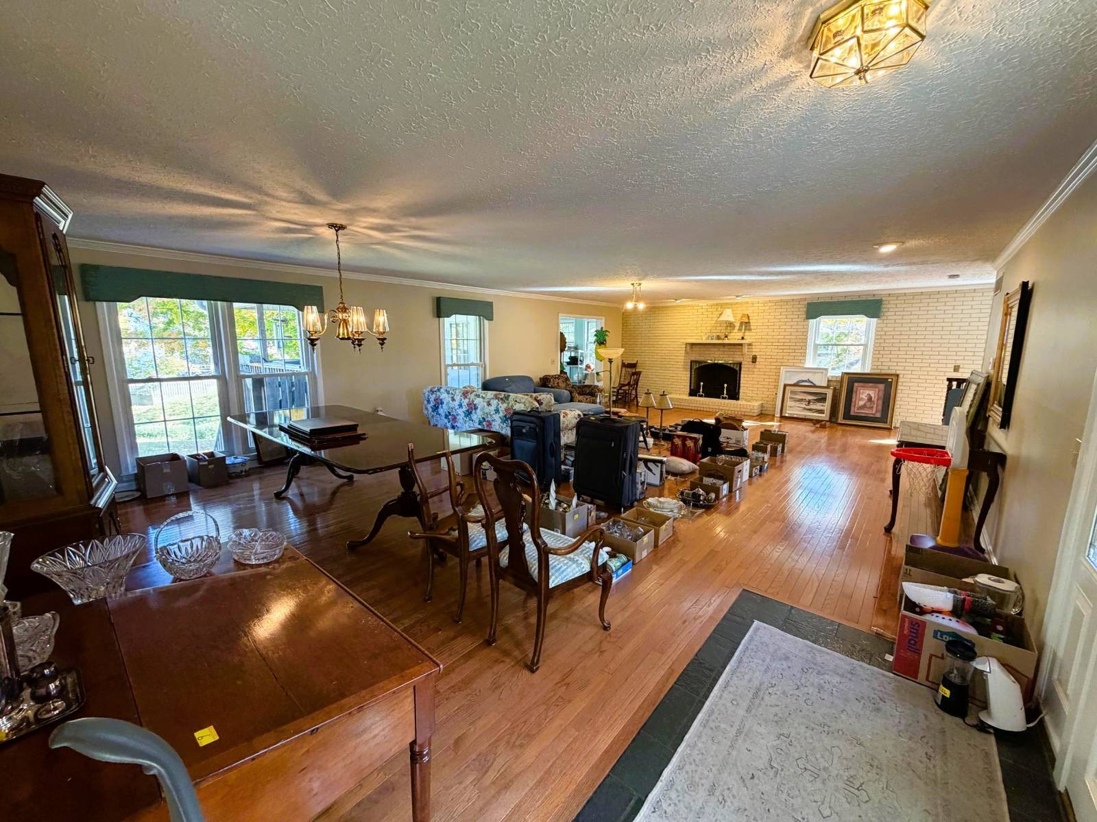 413 Lakeview Drive